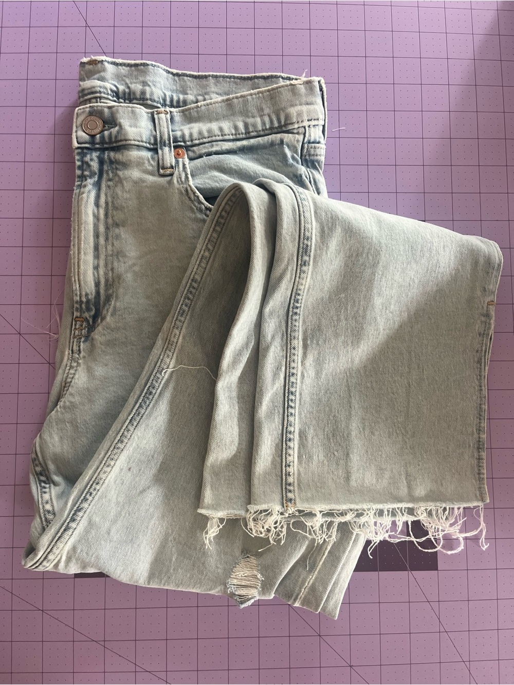 GAP 90s Loose Mid Rise Light Wash Distressed Denim with Leg slits